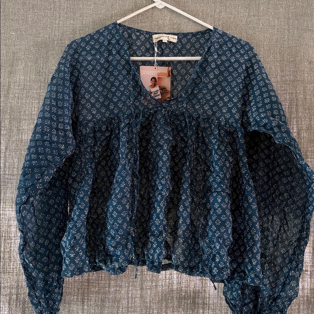 Darling NWT Daughters of India Boho peasant top 👚!